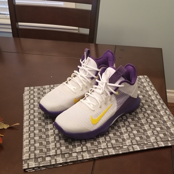 Nike LeBron Witness 4 Lakers Basketball Shoes (Size 11) - Picture 3 of 11